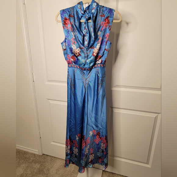 Saloni Fleur Midi Dress In Sky Flourish - Picture 7 of 8